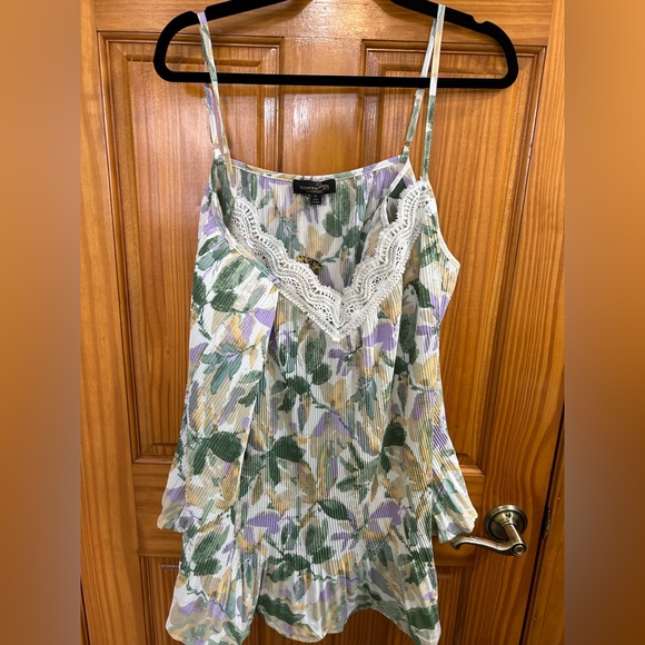 Suzanne Betro Tops - Floral tank, Suzanne Betro NWT